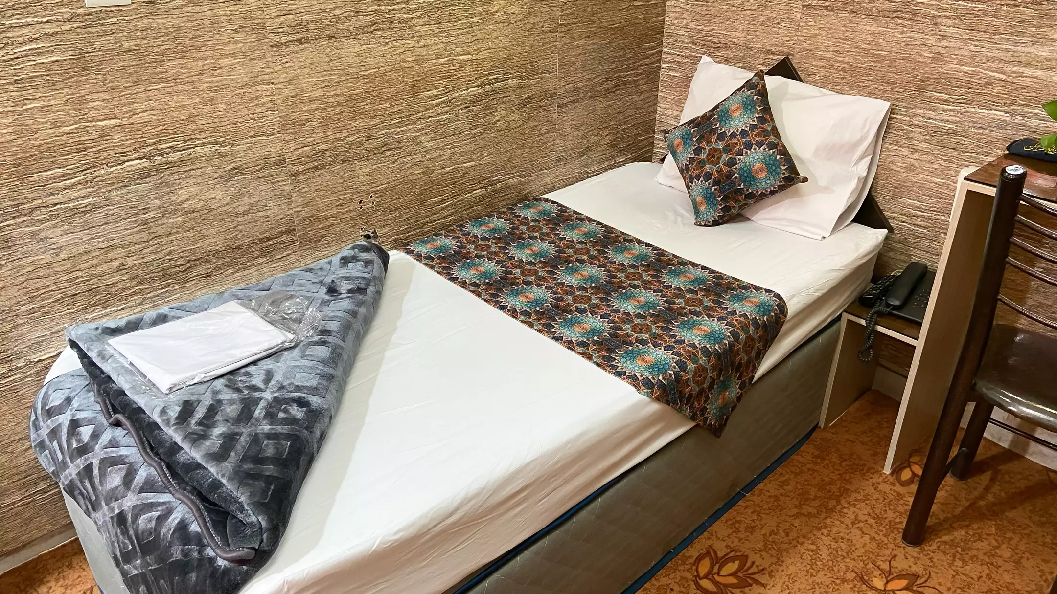 Alibaba https://cdn.alibaba.ir/ostorage/hotel-accommodation-images/6703206e6af0f999b10abb4a_e127e278-5679-4247-bbc4-1dab1ea21389_سینگل (1).webp
